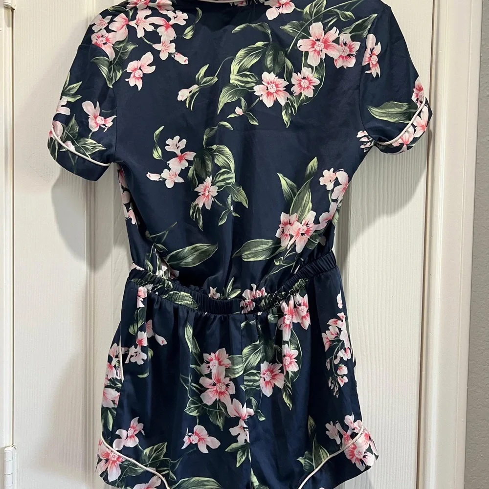 Victoria’s Secret Satin Floral Pajama Romper XS Navy Silk Sleepwear Shorts Set - Picture 3 of 8